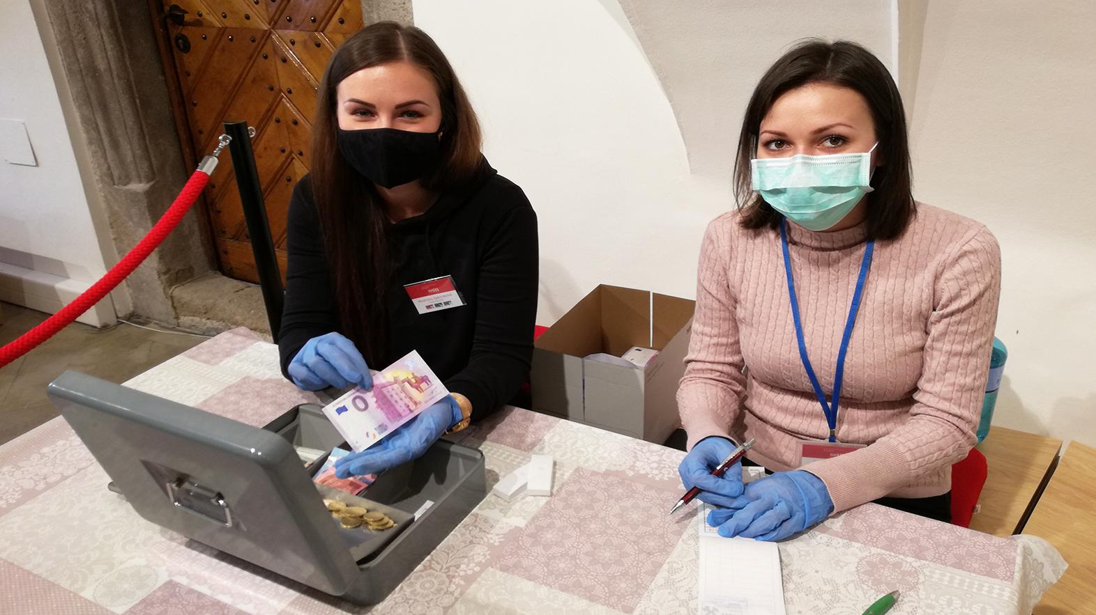 O pamätnú bankovku SSM bol záujem, pred múzeom sa aj stanovalo