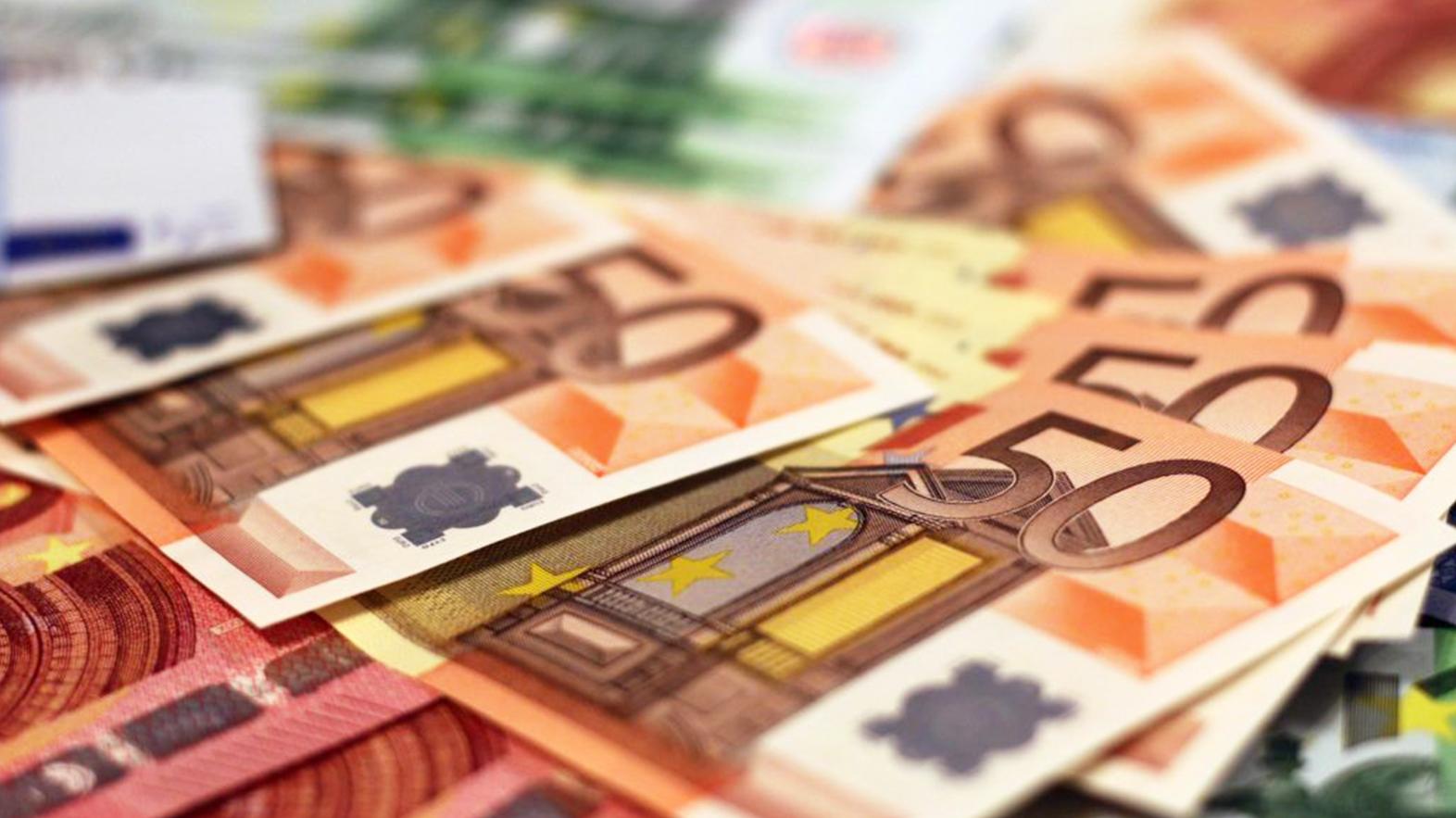 Mestskí poslanci v Rimavskej Sobote si znížili odmeny na polovicu