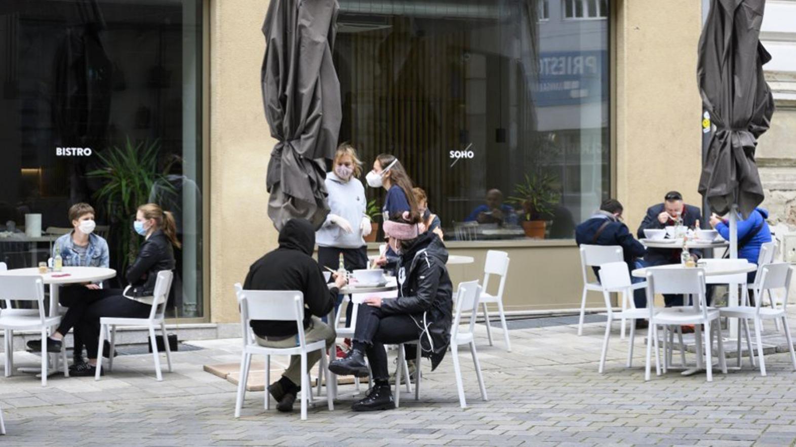 Mesto Bratislava odpustí gastronomickým prevádzkam a kaviarňam daň za terasy