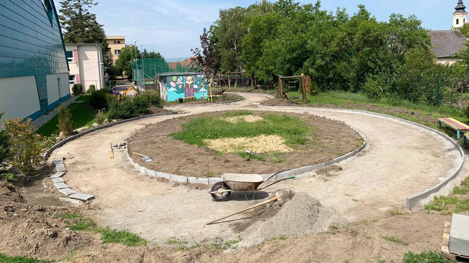 Revitalizáciu športového areálu chcú ukončiť do konca prázdnin