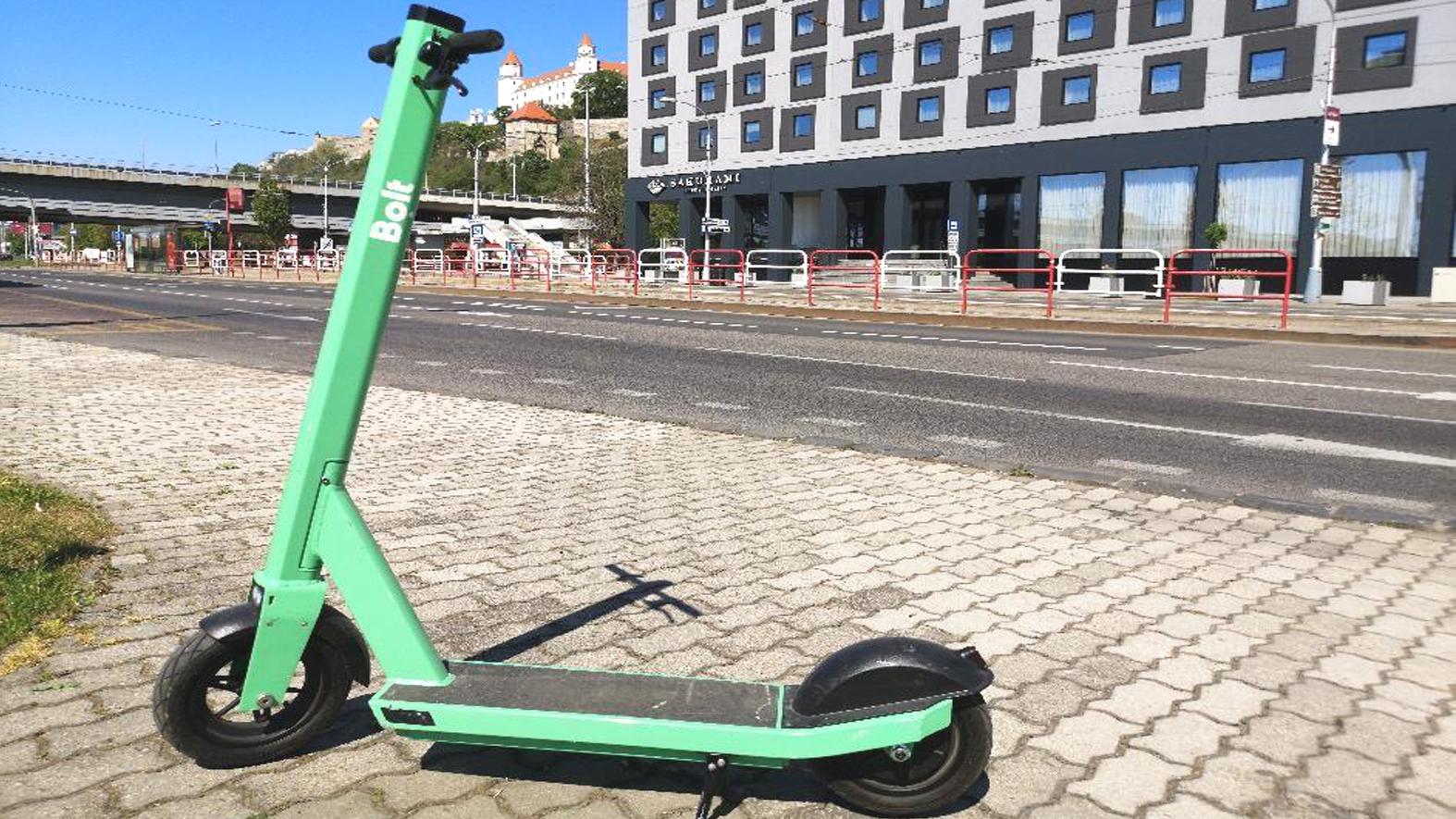 Elektrické kolobežky priniesli aj negatíva