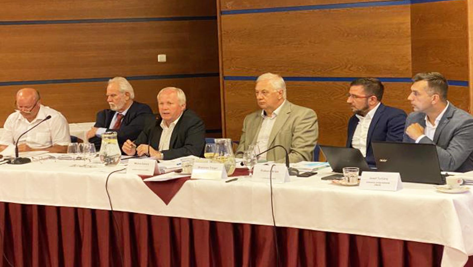 Komora obcí rokovala o pozemkoch, poľnohospodárstve aj financiách
