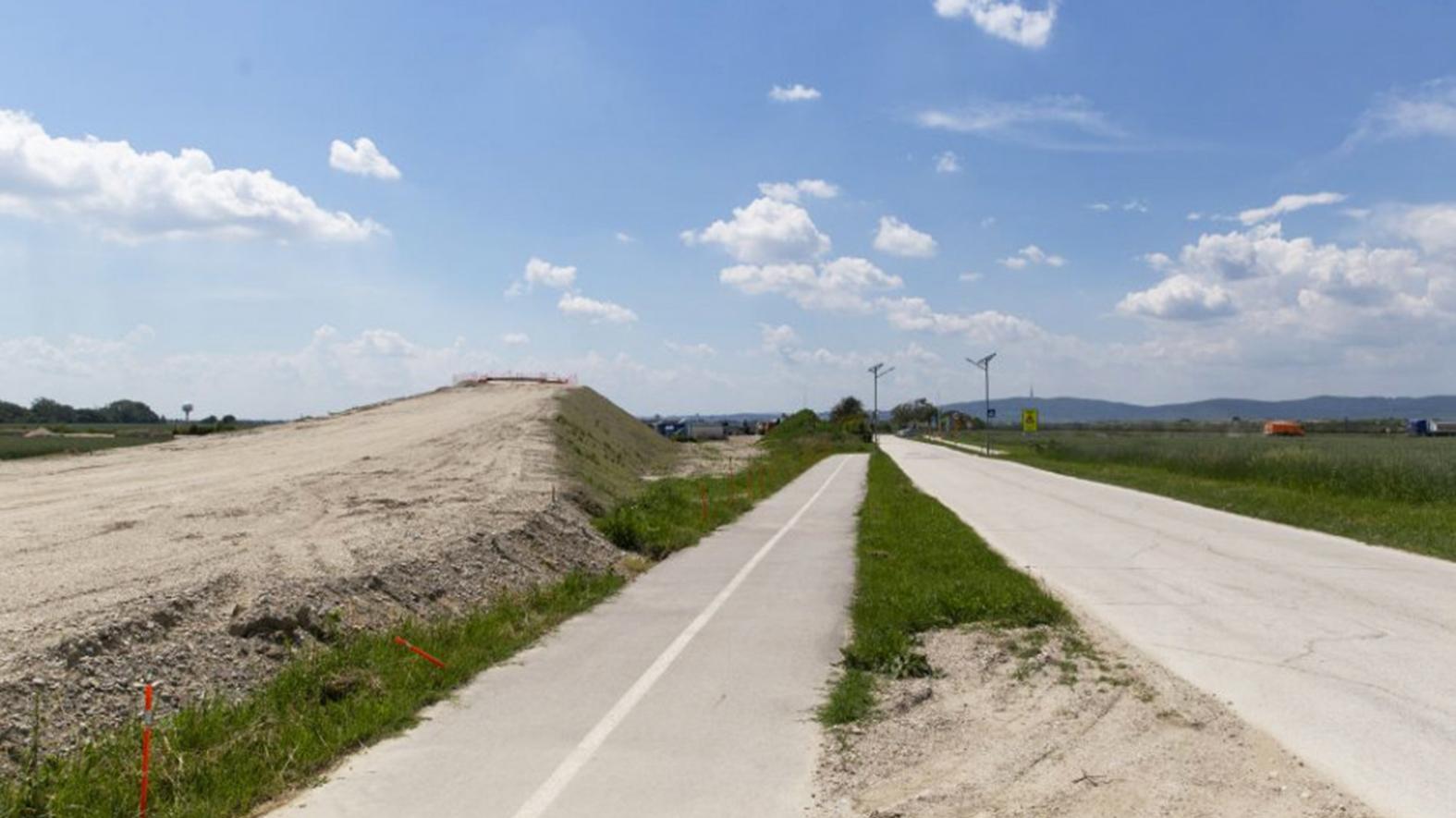 Cyklocestu popri Hrone pre kosbu od pondelka dočasne obmedzia