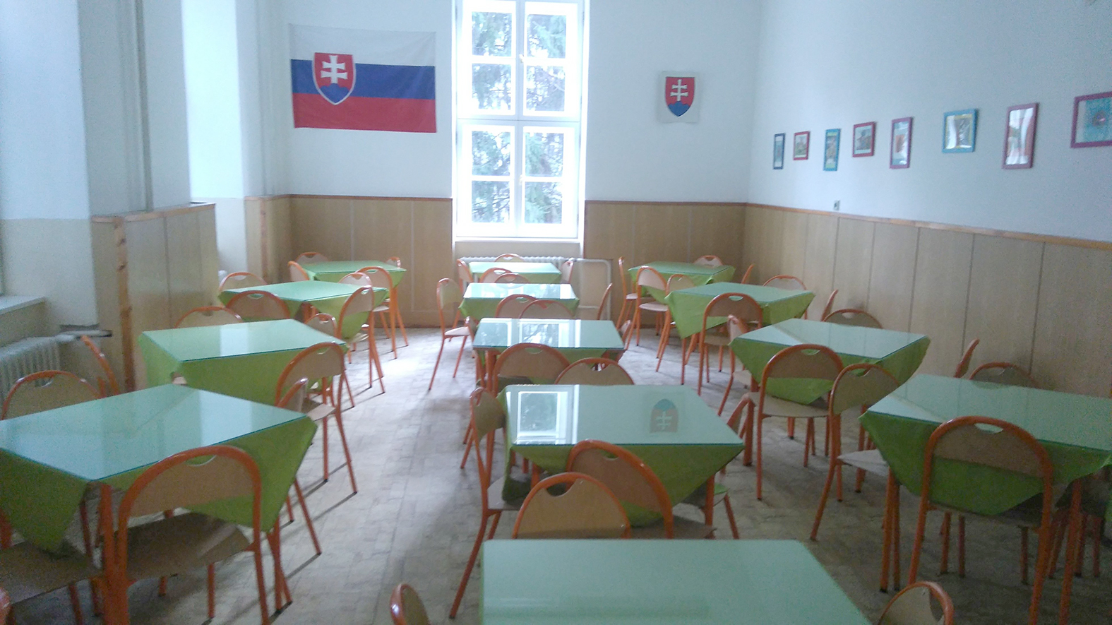 Po vyše dvadsiatich rokoch sa jedáleň v ZŠ M. Hodžu dočkala rekonštrukcie