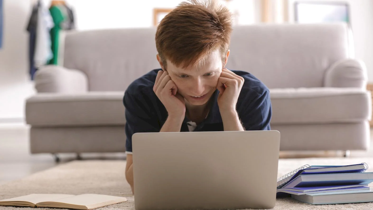 Žiaci skalického gymnázia sa učia online  