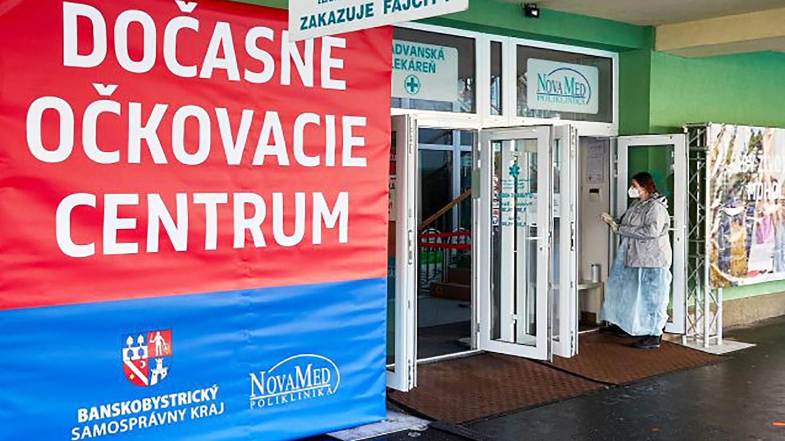 V Banskej Bystrici začalo očkovanie učiteľov