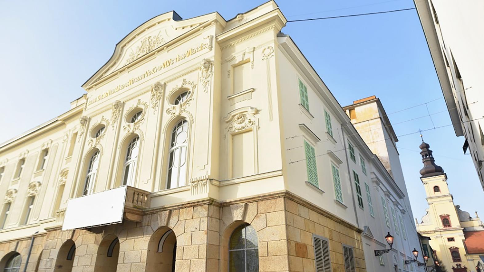 Divadlo sa obnovenou fasádou vrátilo k podobe z 19. storočia