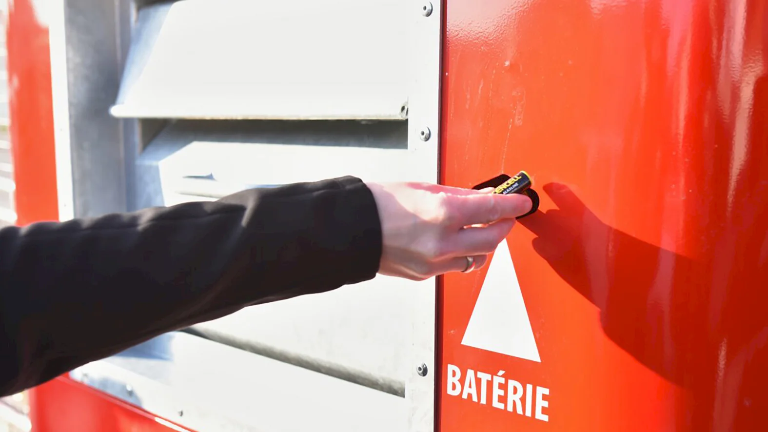 V Kremnici pribudla dvojica špeciálnych kontajnerov na elektroodpad       