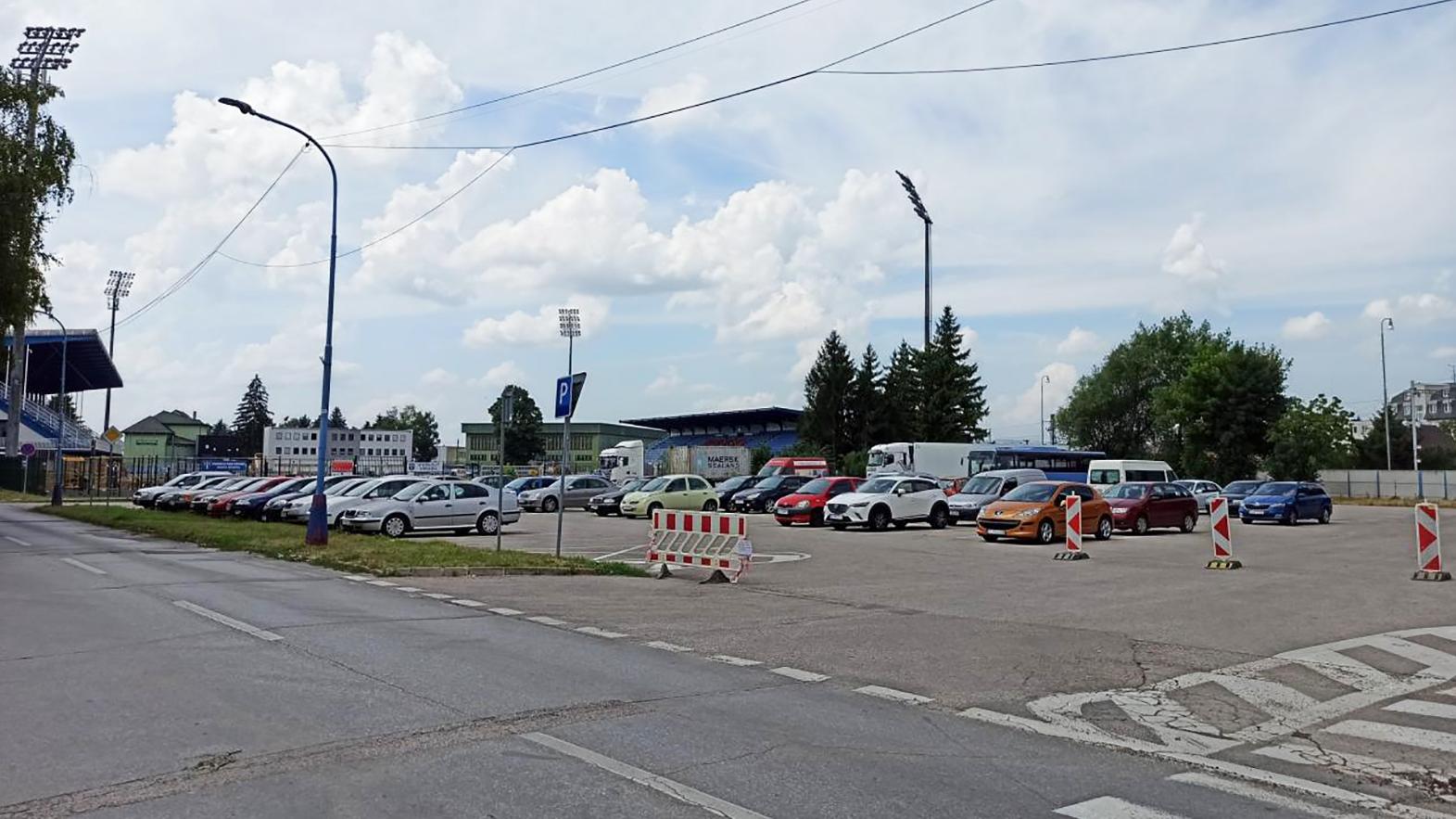 V Dubnici nad Váhom vznikne zberné parkovisko pre dodávky a väčšie vozidlá
