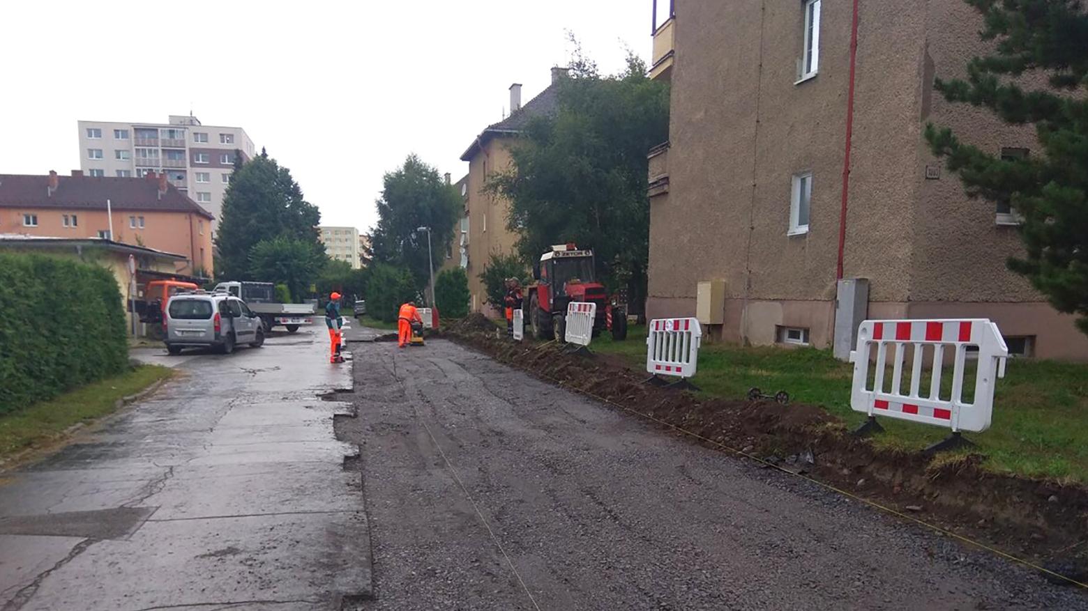Vo viacerých lokalitách v L. Mikuláši rozširujú parkovacie plochy
