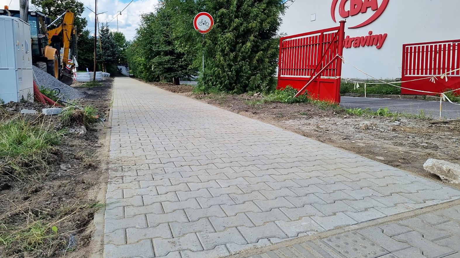 Obnovili chodník v úseku od malého podchodu pod železničnou traťou po ulicu SNP
