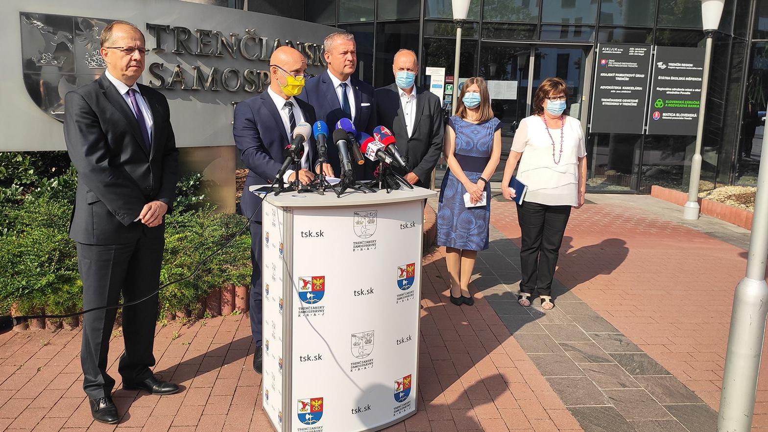 Zaočkovanosť zamestnancov župných stredných škôl je nad slovenským priemerom