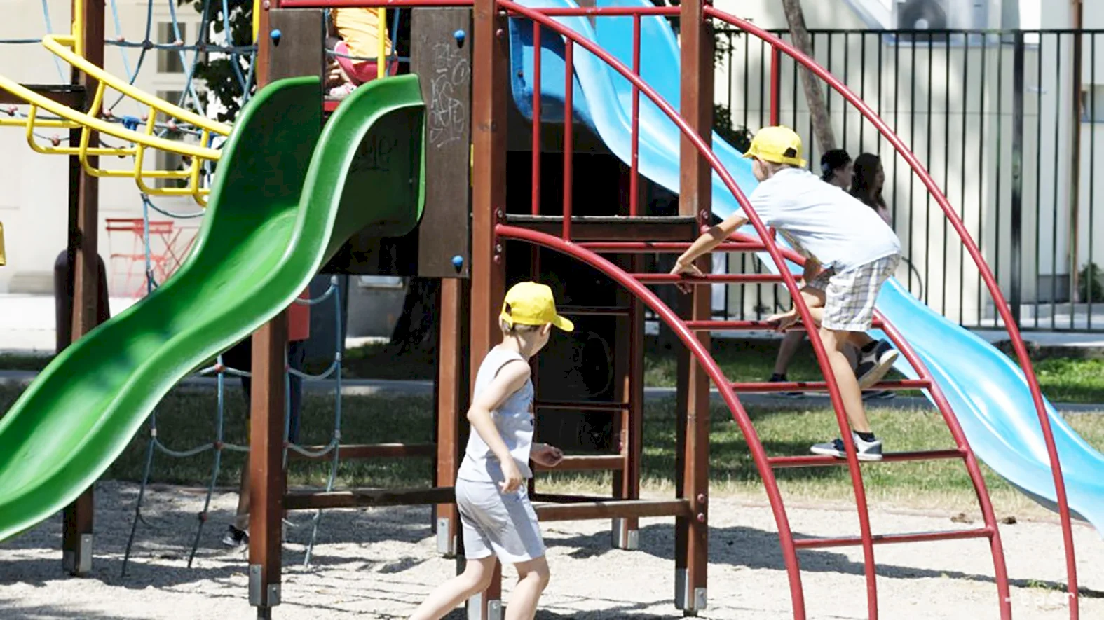 Na Podbrezinách vzniká prvé maľované detské ihrisko v meste