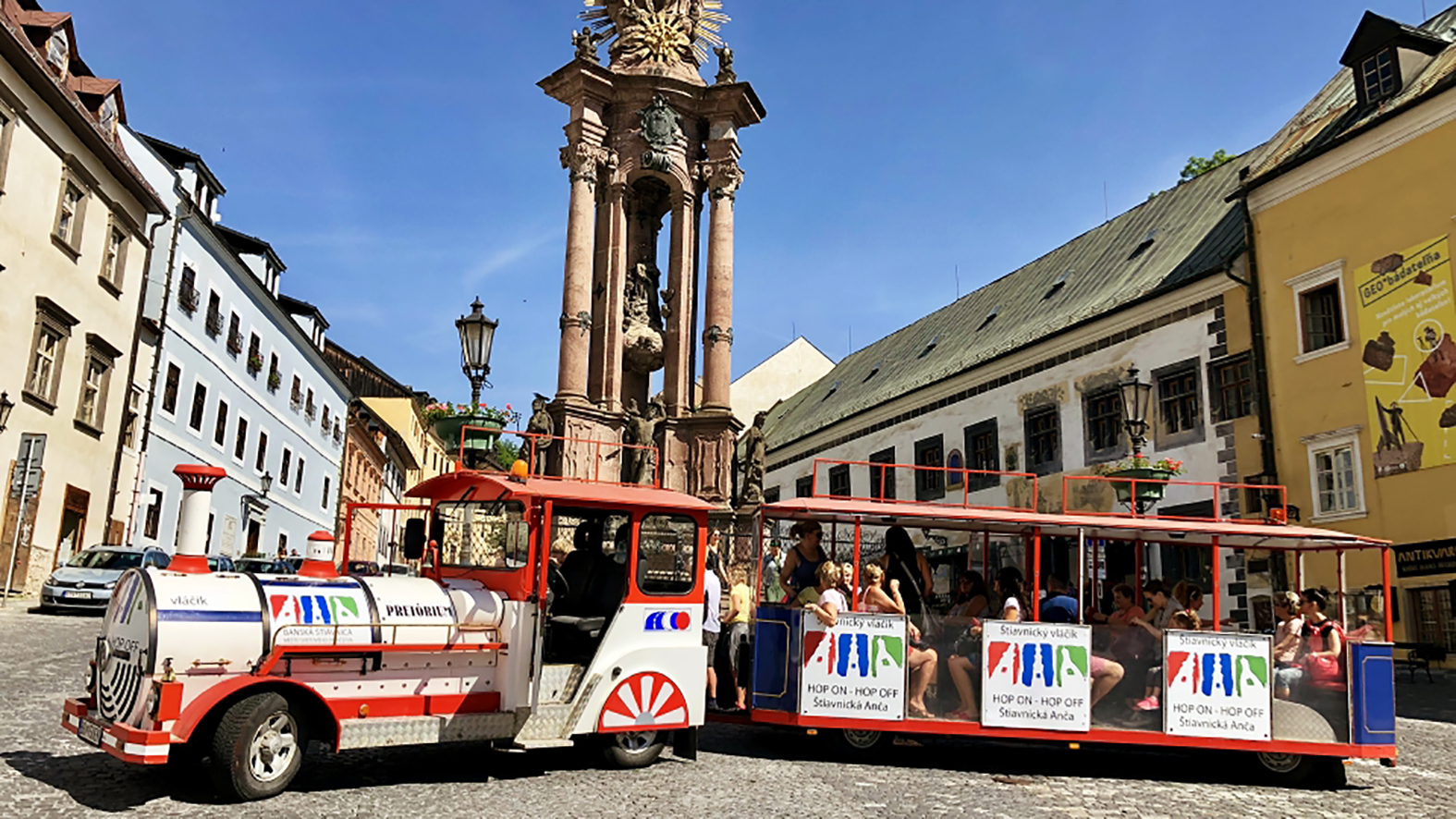 Turistický vláčik Štiavnická Anča vyrazil počas sviatkov do mesta