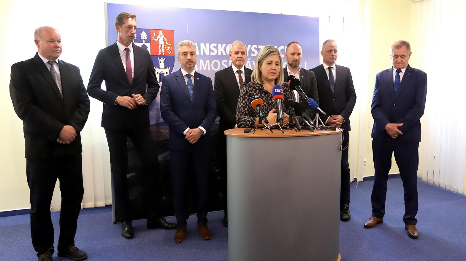 Samosprávne kraje chcú rokovať s premiérom o kompenzácii výpadku v rozpočtoch
