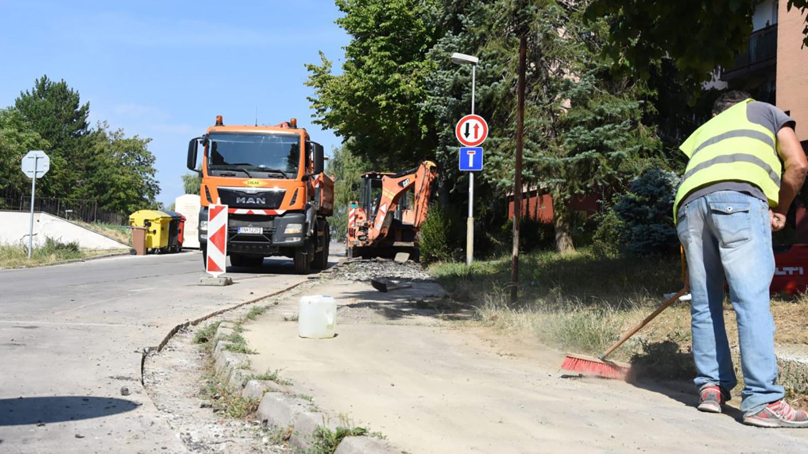 Letné mesiace využilo mesto na rekonštrukcie ciest a chodníkov