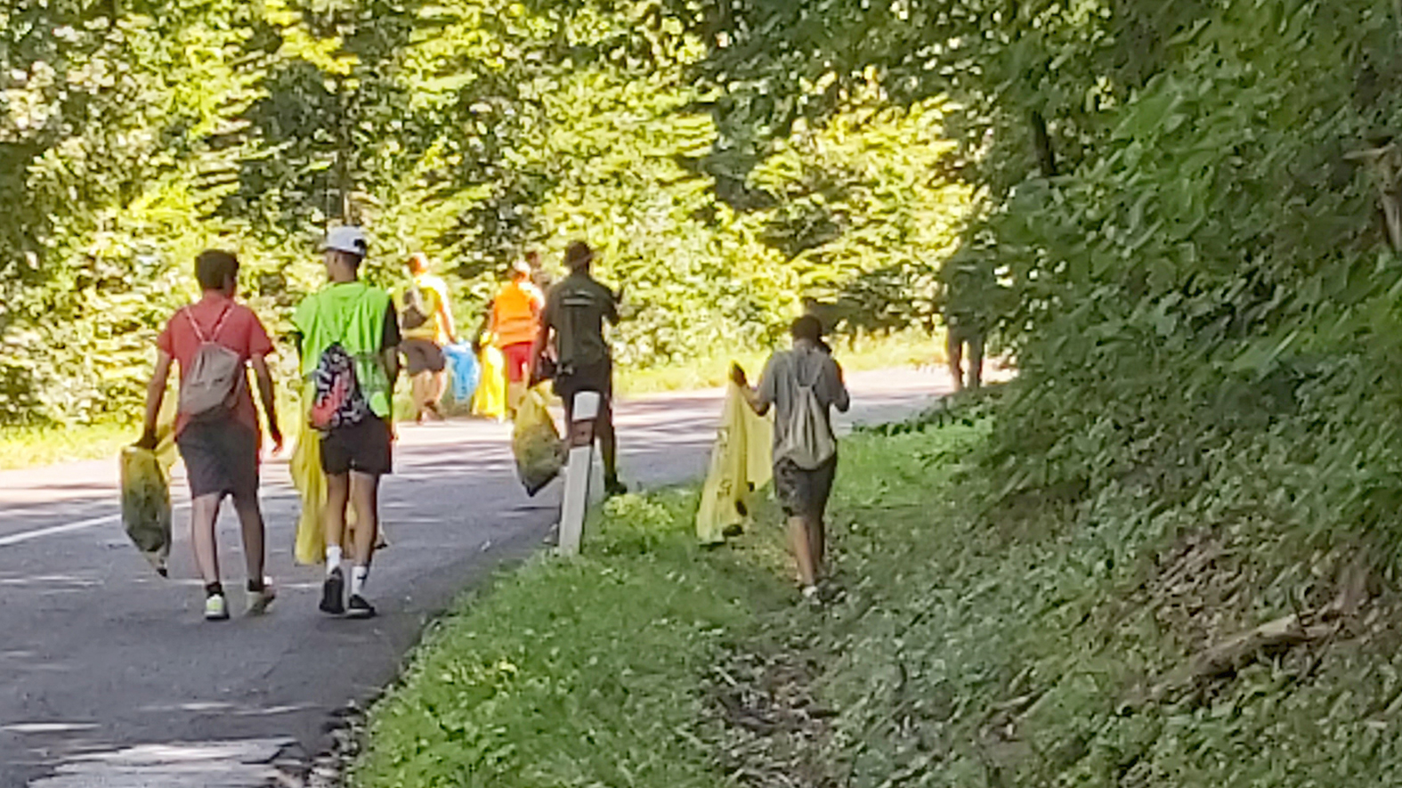 Mestá a obce sa musia vysporiadať aj s voľne pohodeným odpadom