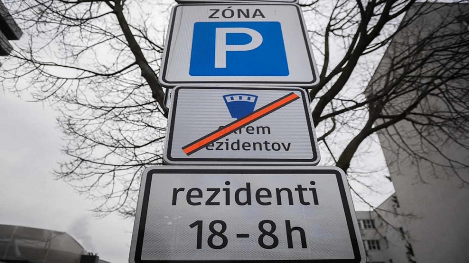 Petržalka sprísni pravidlá parkovania aj v ďalších jej štvrtiach