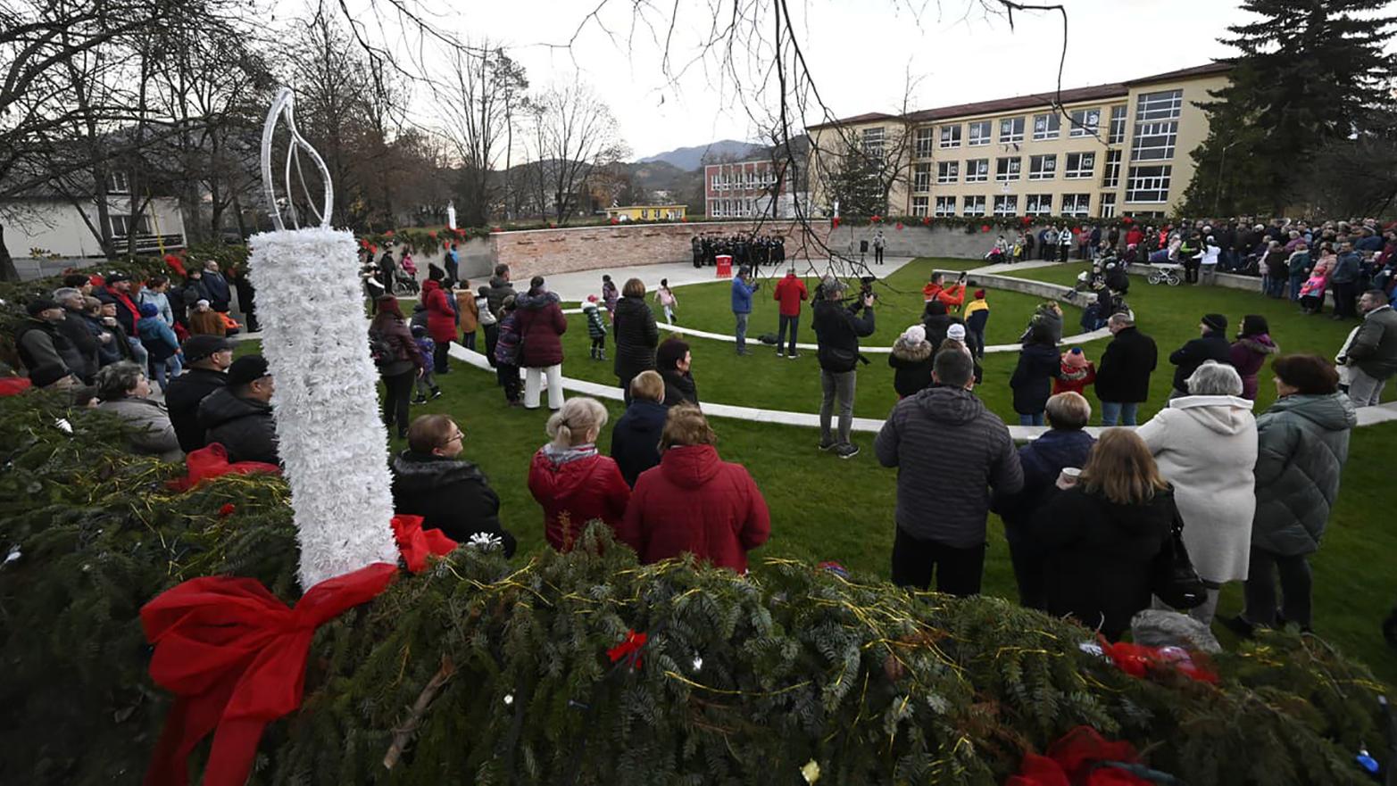 V obci Košeca zlomili slovenský rekord v tvorbe najväčšieho adventného venca