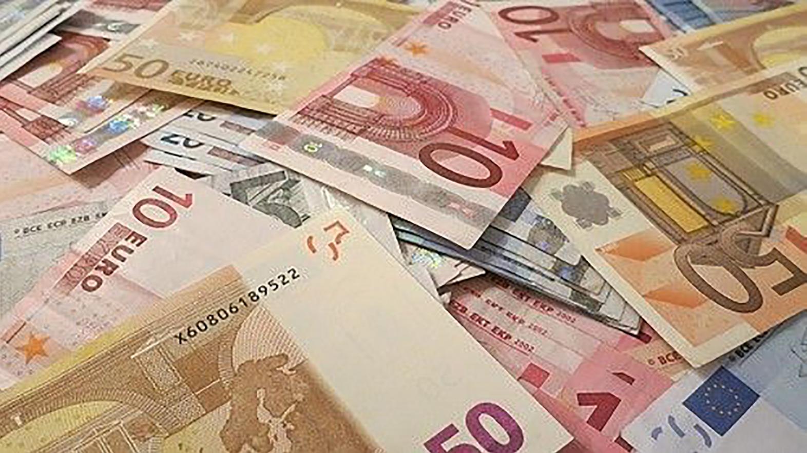 Rozpočet počíta s nižšími výdavkami ale i investíciami