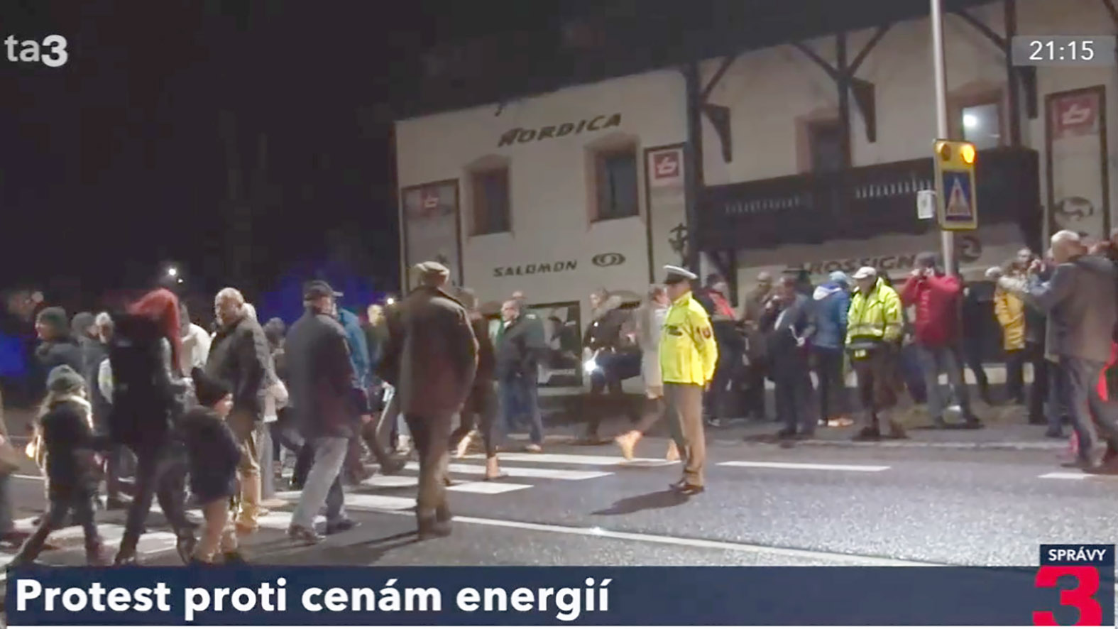 V Starých Horách blokovali hlavný cestný ťah pri vypnutom osvetlení 