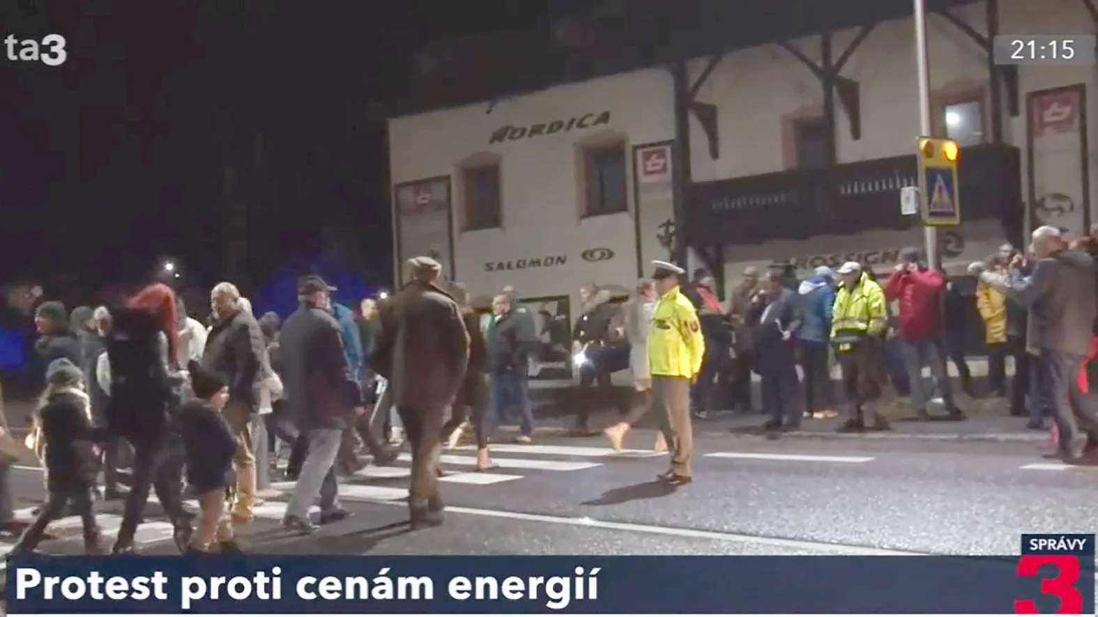 V Starých Horách blokovali hlavný cestný ťah pri vypnutom osvetlení 