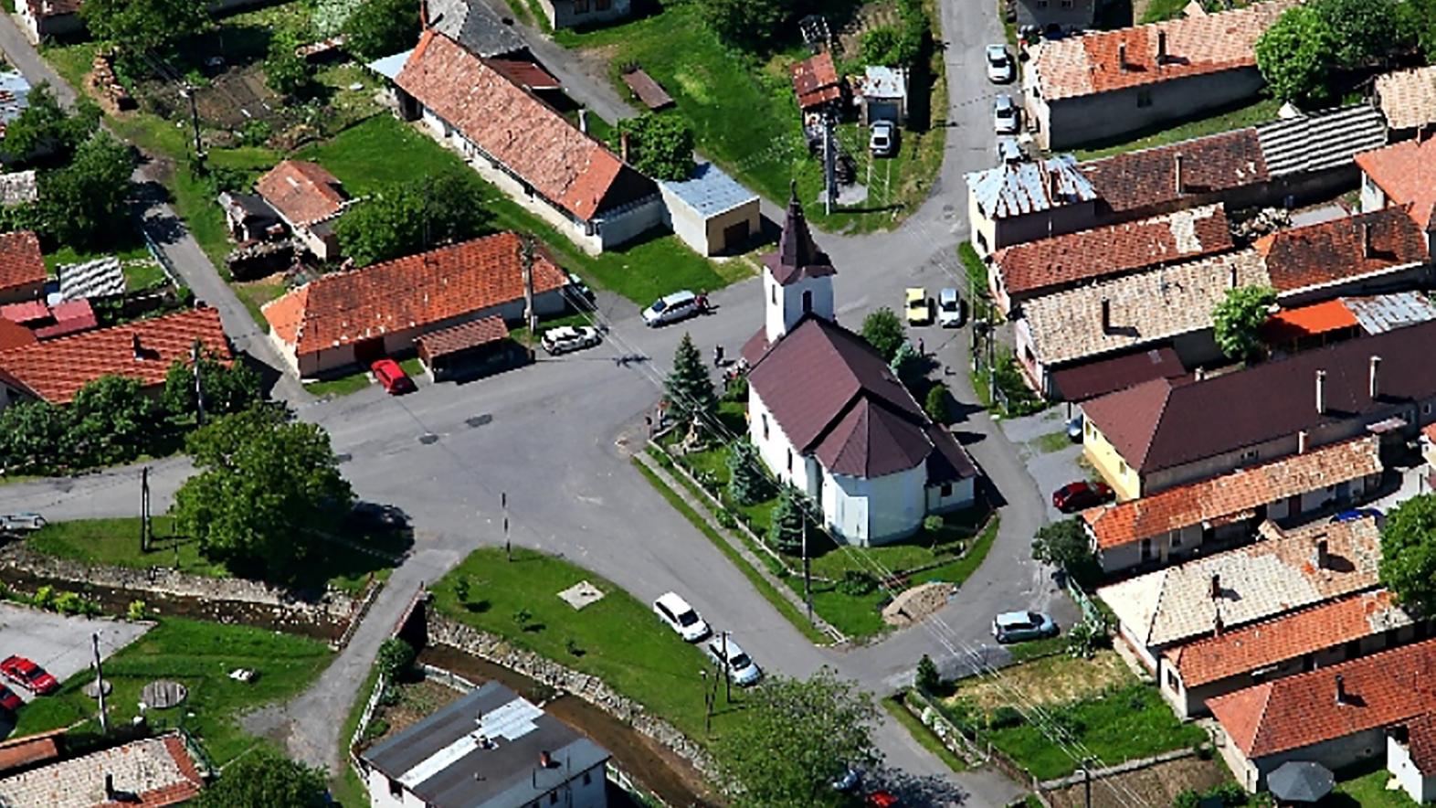 Obnovu kultúrneho domu a obecného úradu by mali onedlho ukončiť