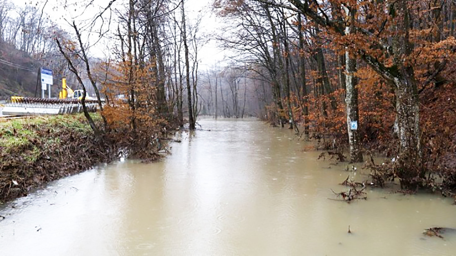 V trinástich lokalitách bol vyhlásený 2. a 3. stupeň povodňovej aktivity 