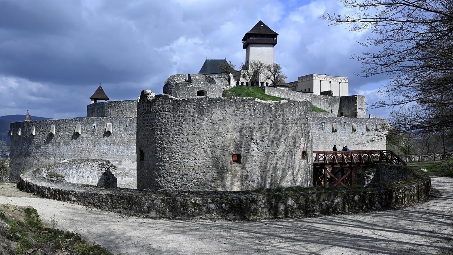 Turisti sa so vstupenkou na Trenčiansky hrad bezplatne dostanú do ďalších múzeí