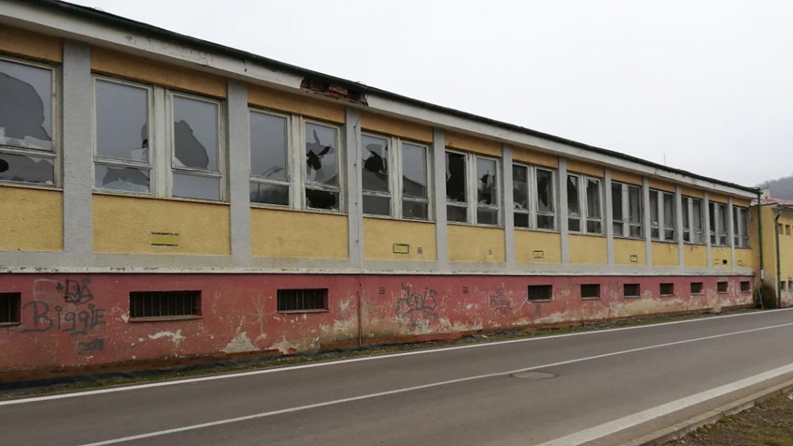 Budova bývalej školskej jedálne pri strednej škole je stále na predaj