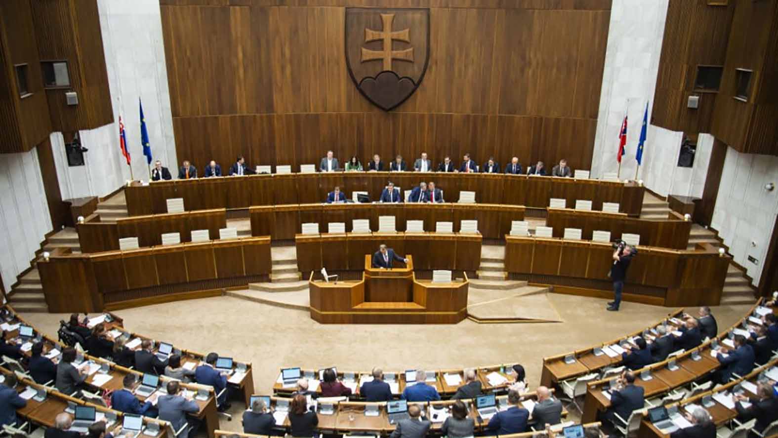 Parlament schválil nové pravidlá pre znečisťovateľov ovzdušia  