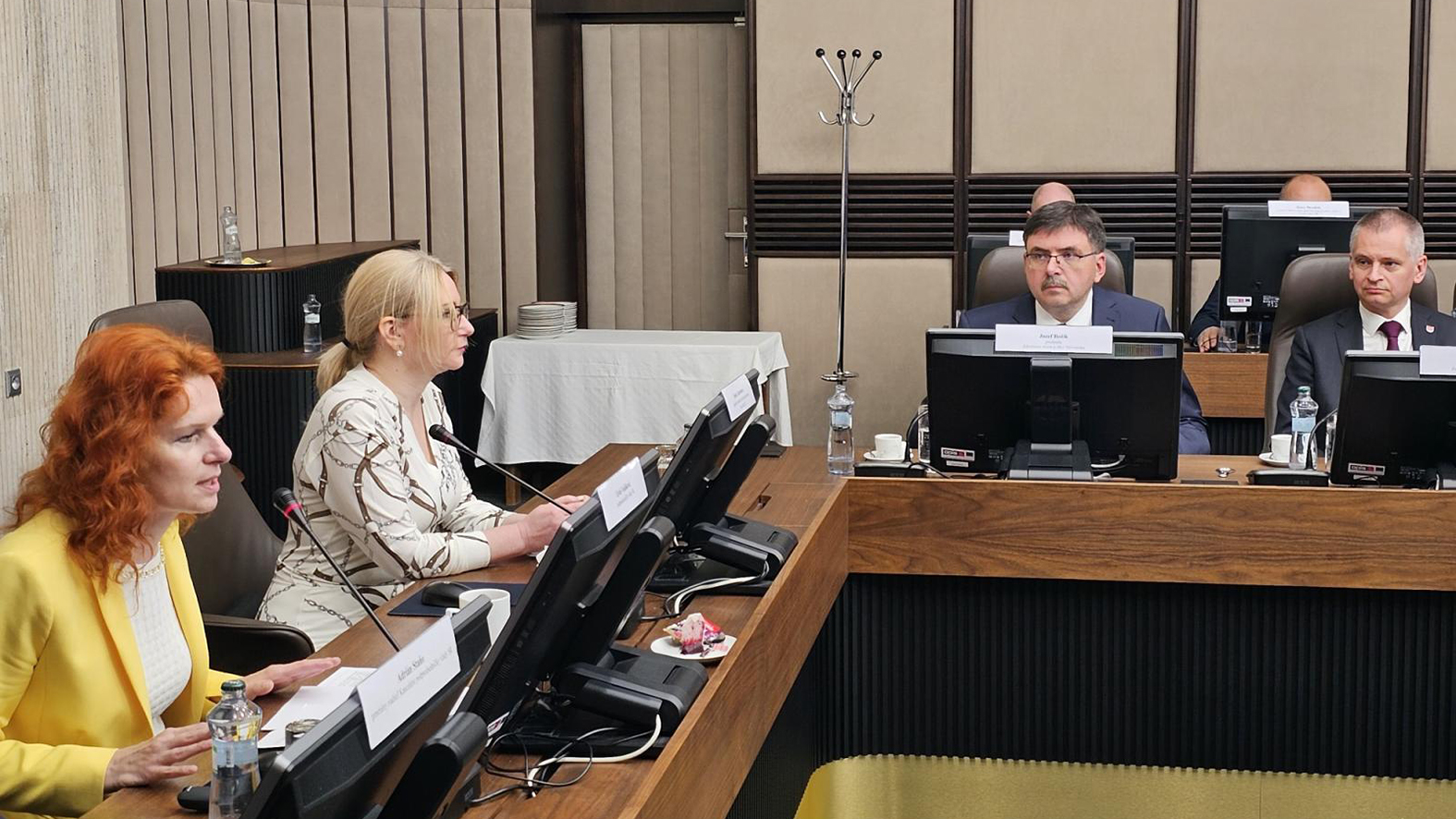 ZMOS na rokovaní samospráv s podpredsedníčkou vlády SR Líviou Vašákovou