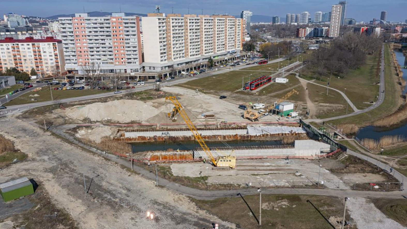 Dokončenie trate v Petržalke na jeseň 2024 potvrdil aj nový harmonogram