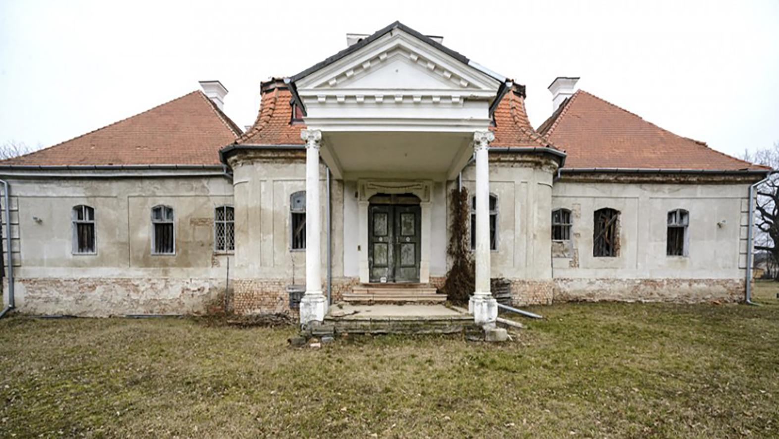 Mesto Želiezovce ukončilo prvú etapu rekonštrukcie kaštieľa Esterházyovcov