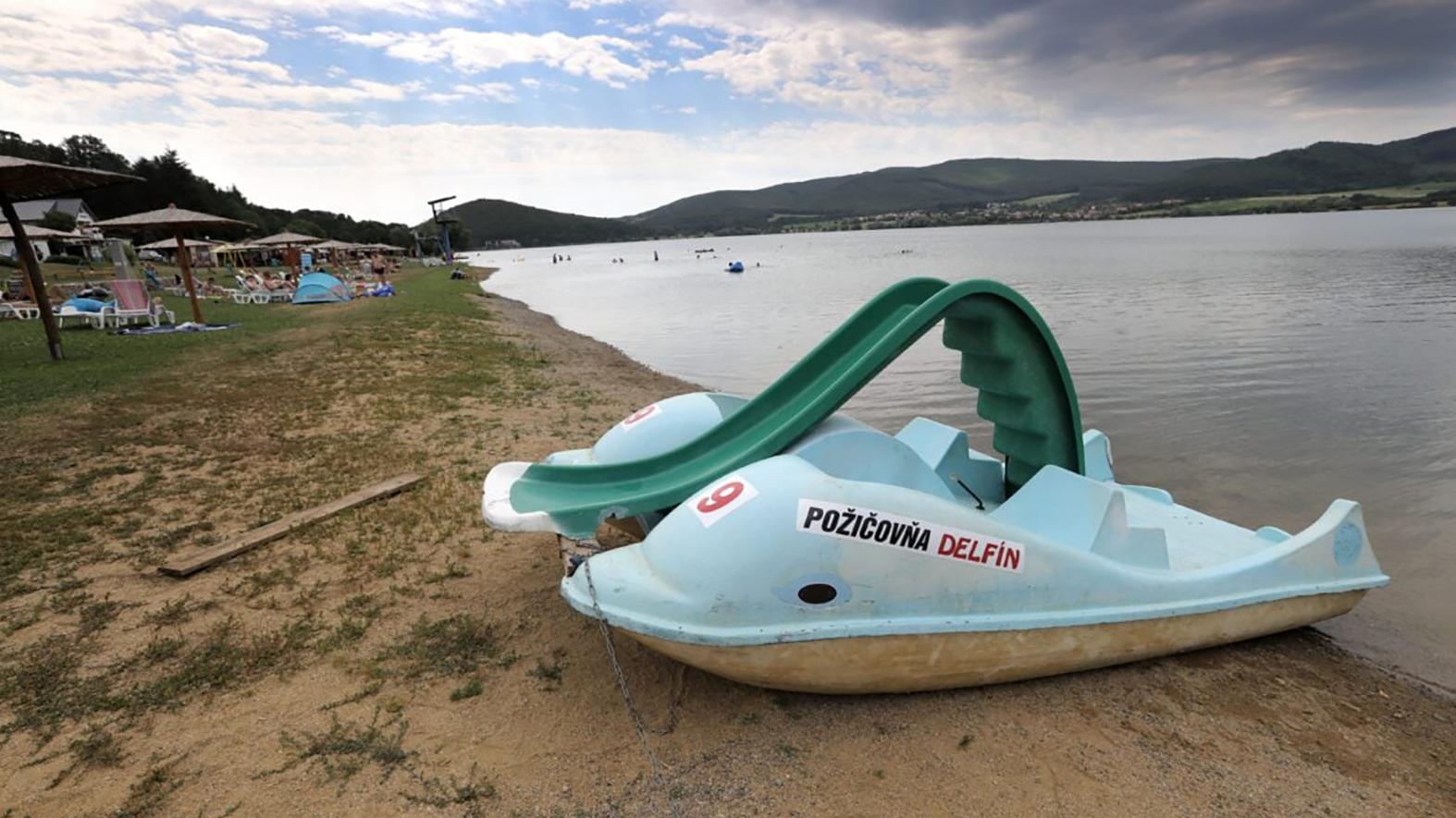 Kúpanie v Ružinej podľa obcí skomplikuje málo vody aj zarastené brehy