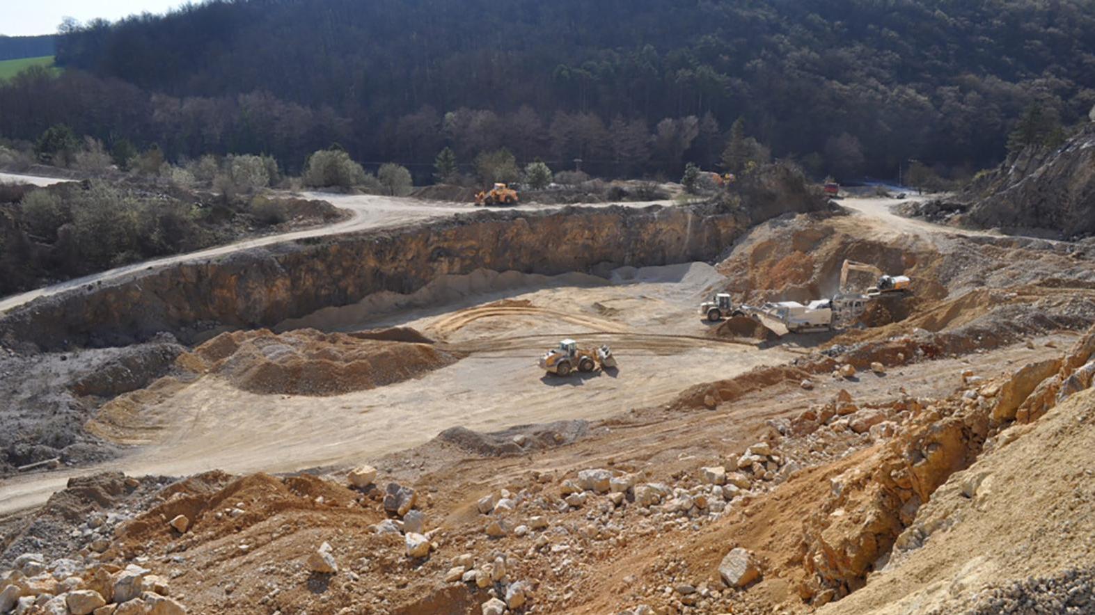Dechtičania sú proti zvýšeniu množstva uloženého materiálu do vyťaženého lomu