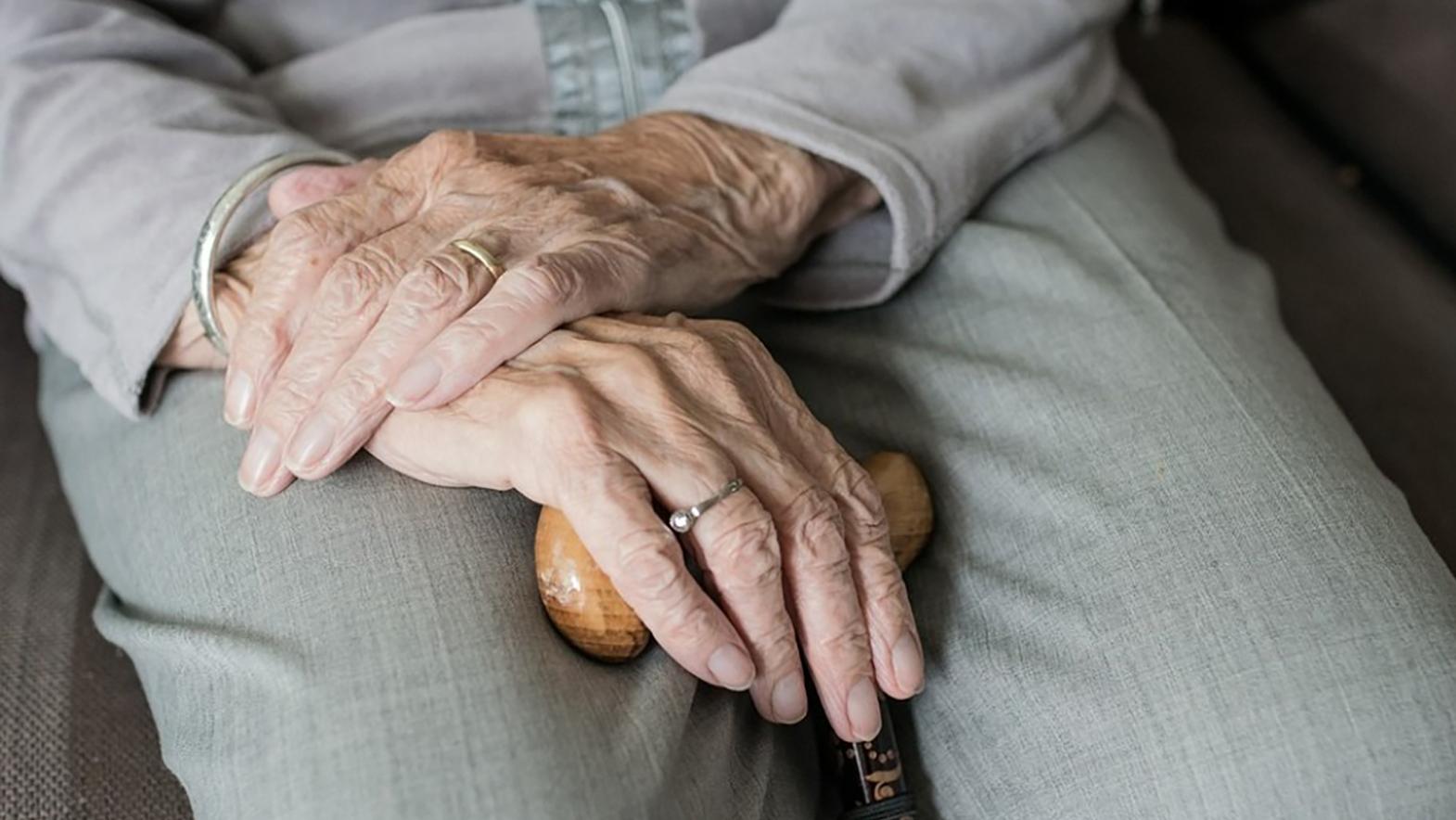 Seniori budú môcť využiť služby inteligentnej domácej asistentky