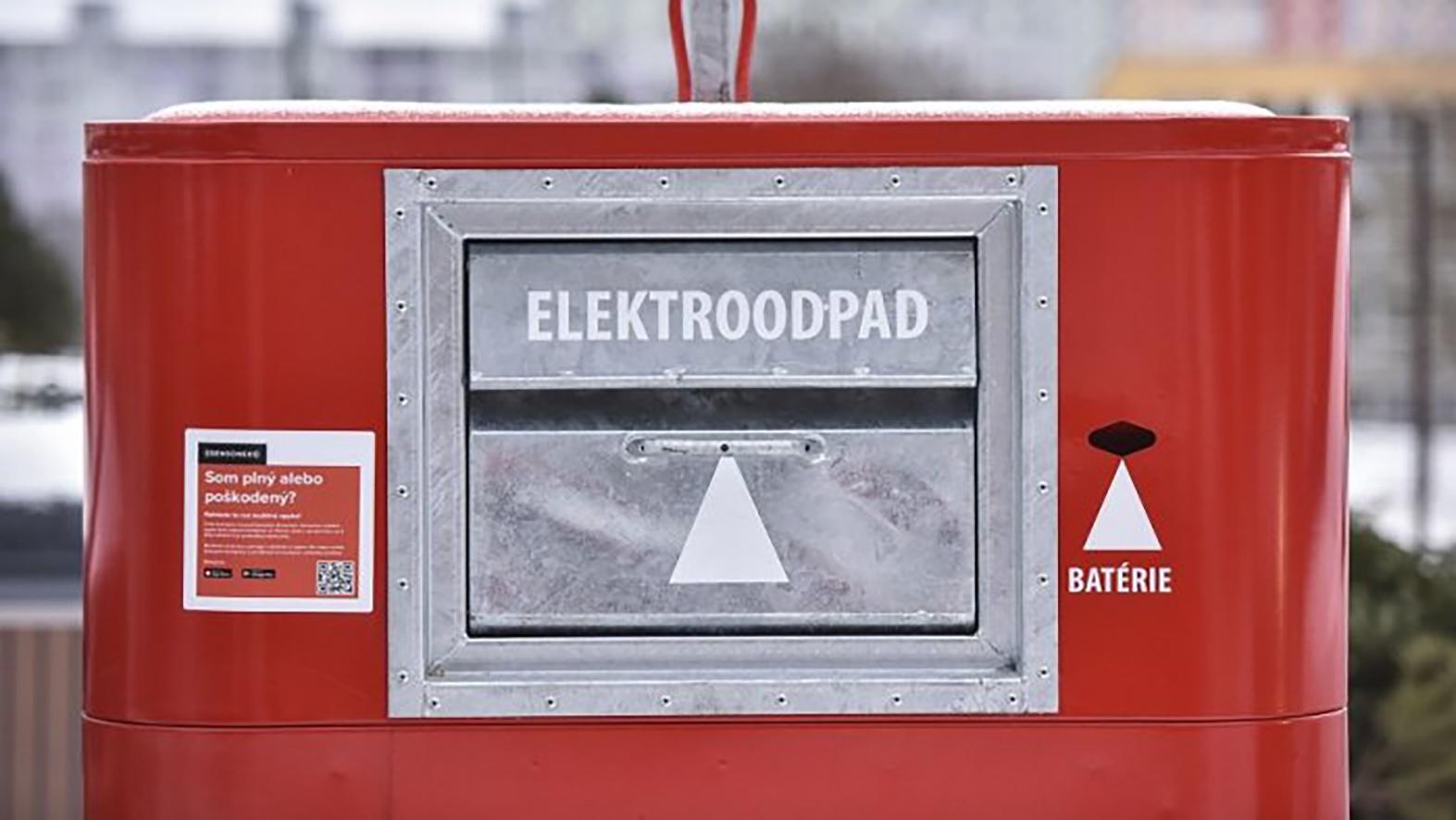 Radnica rozmiestnila po meste kontajnery na malý elektrický odpad