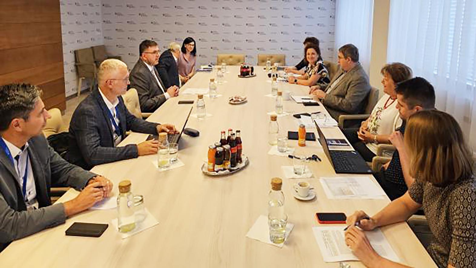 Predstavitelia ZMOS rokovali s ministrom školstva Danielom Bútorom