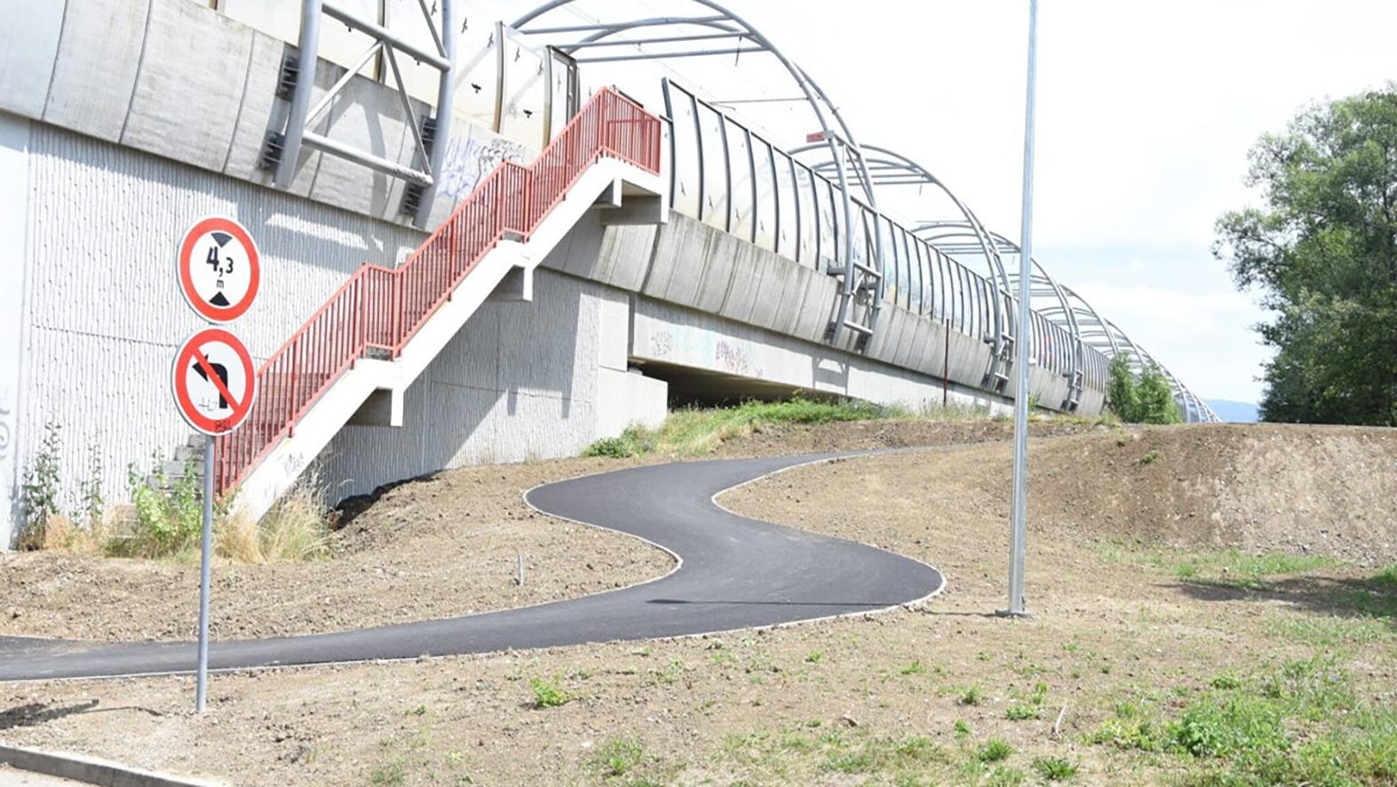 Istebnícku ulicu v Trenčíne spojila s hrádzou nová cyklotrasa za 219 000 eur