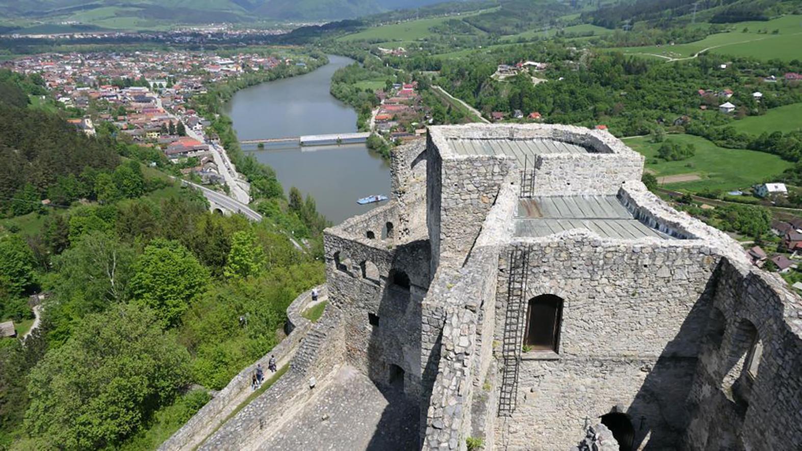 Nočná prehliadka hradu Strečno predstaví život majiteľky Benigny Kiniži