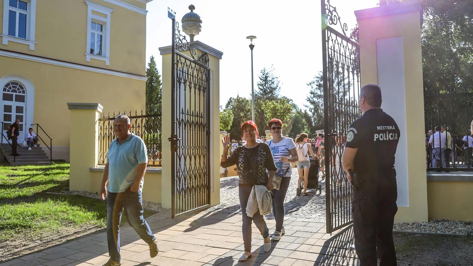 V mestskom parku pribudlo nové oplotenie i replika historickej brány