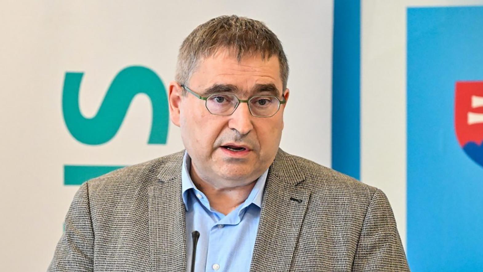 Riaditelia materských škôl budú môcť prijímať deti aj cez prestup