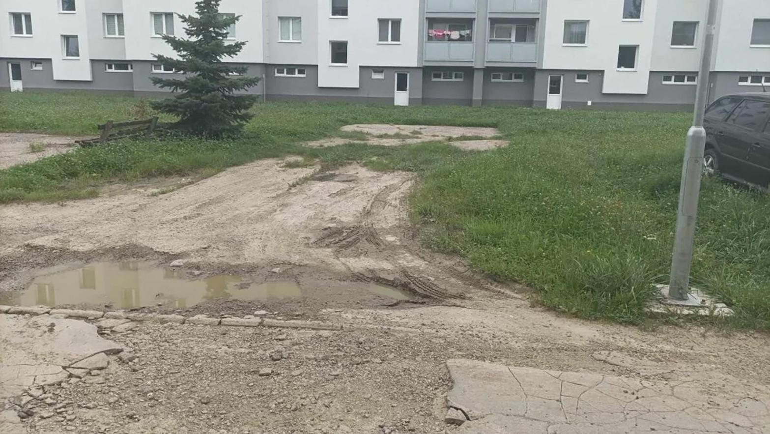 V meste začali s rekonštrukciou chodníkov