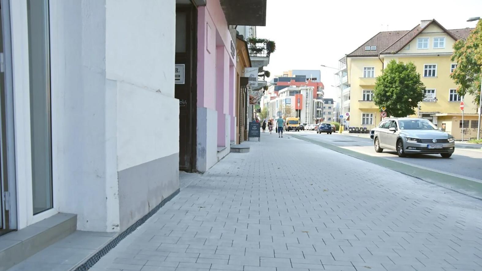 Trenčianska radnica rekonštruuje chodníky v meste za desaťtisíce eur