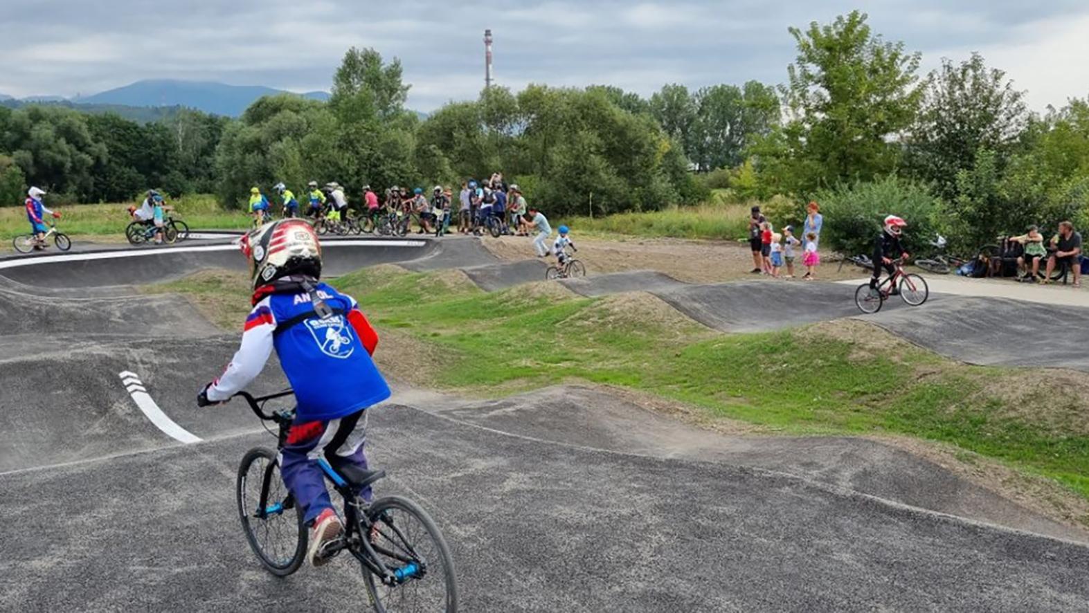 Na Nábreží otvorili najväčší pumptrackový areál na severe Slovenska