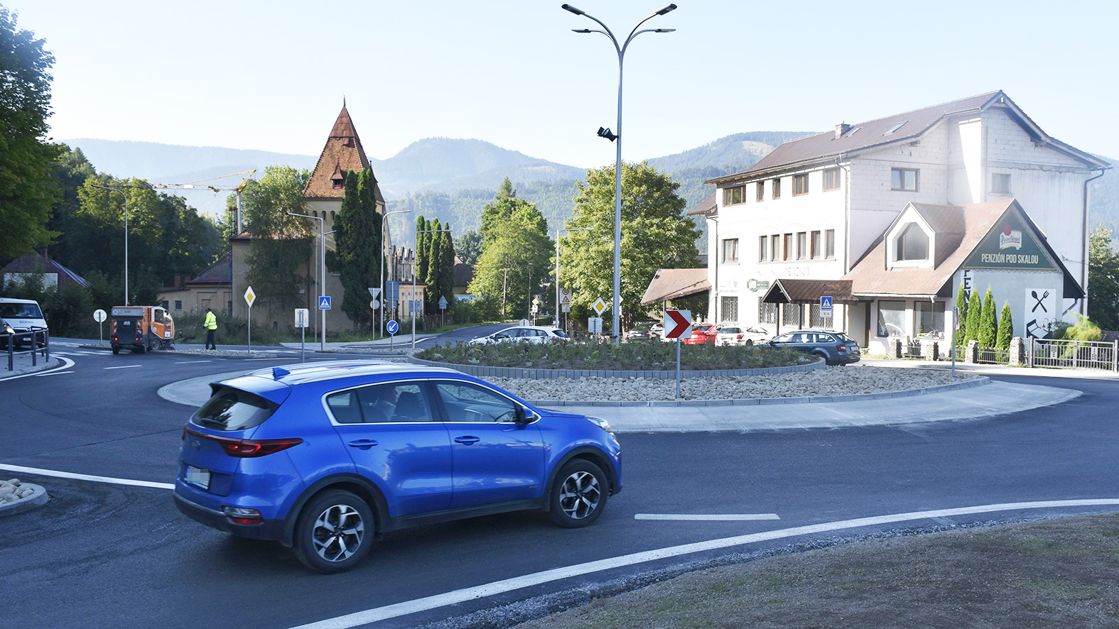 Nová okružná križovatka podľa B. Trégera zlepšila dopravu v meste