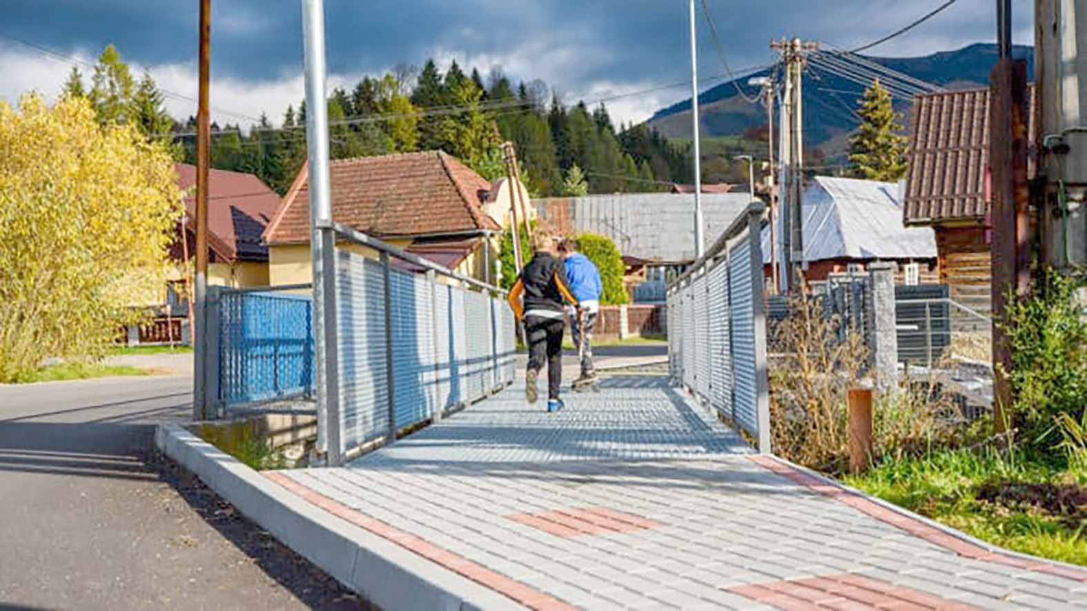 Nový chodník v Liptovskej Lúžnej vyriešil pravidelné kolízne situácie