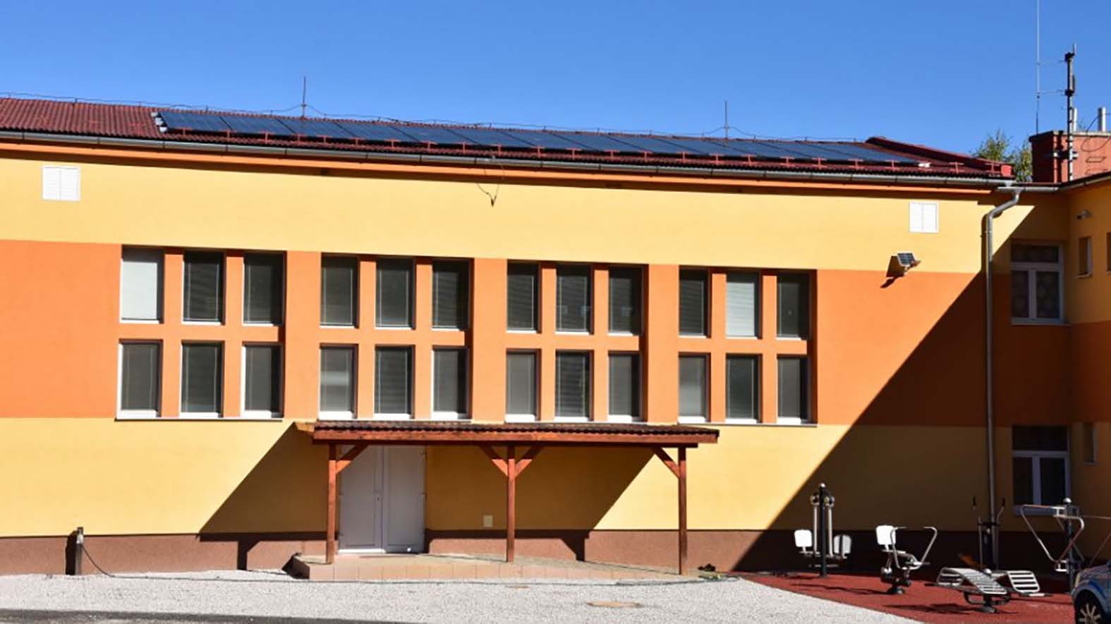  Obec Tuhár vďaka fotovoltickým panelom ušetrí aj náklady na verejné osvetlenie