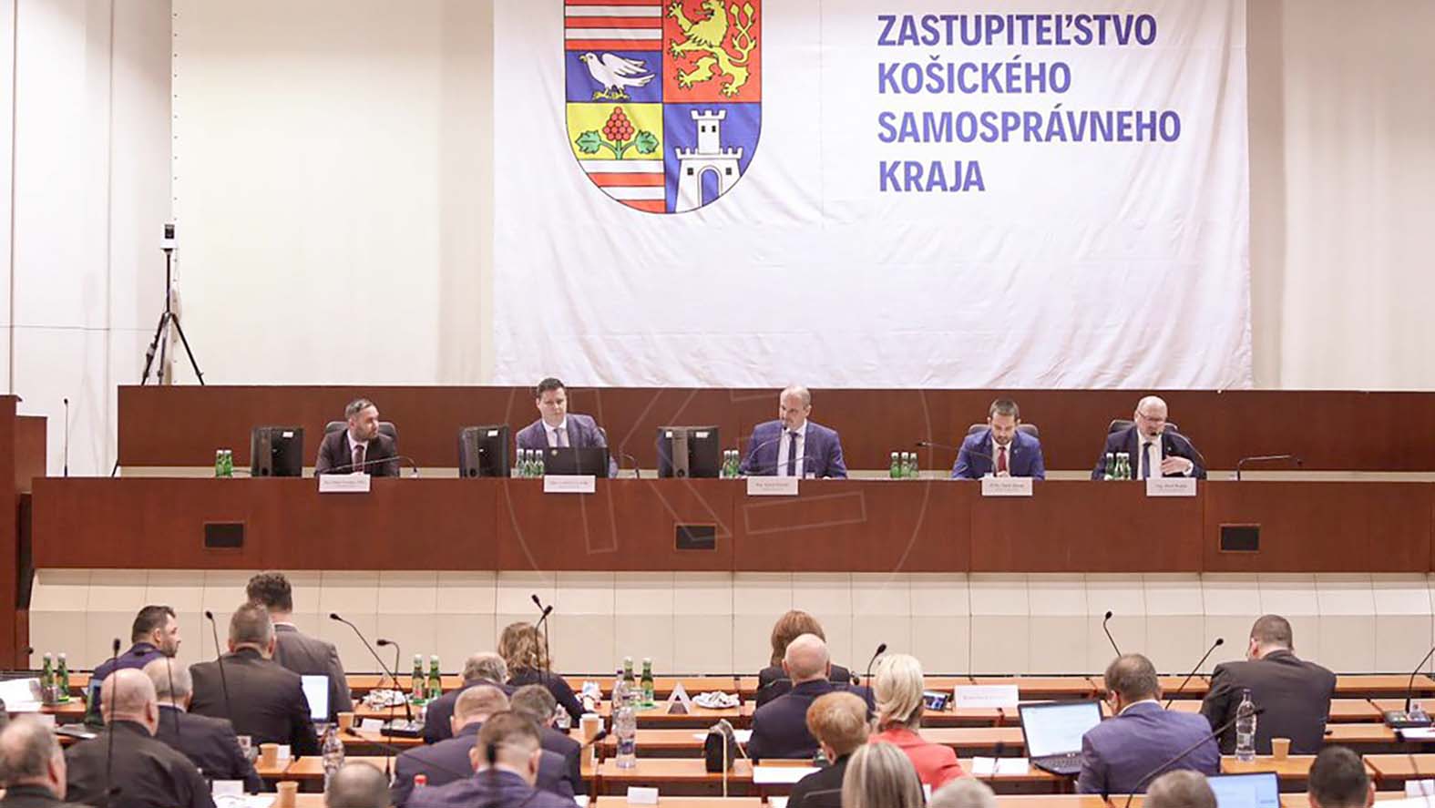 KSK by mal poslancom predkladať všetky právne úkony s výdavkami nad milión eur